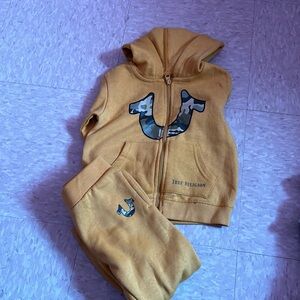 Toddler 2 pc sweatsuit size 2t